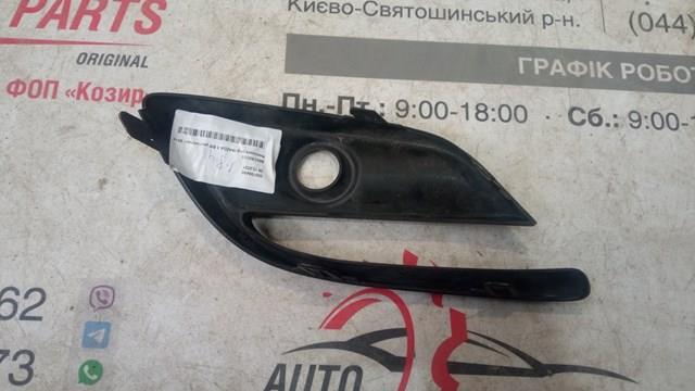 Заглушка, решітка протитуманних фар бампера переднього, права B63C50C11A MAZDA