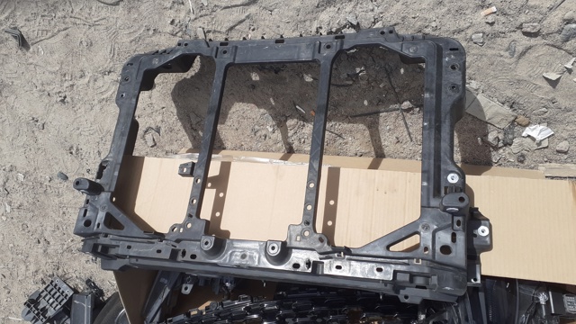Рамка кріплення радіатора K15653110B MAZDA