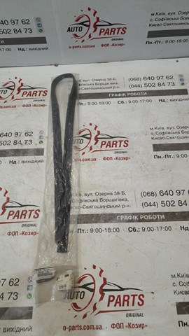 Гумка ущільнювача під капот KB7W56770A MAZDA