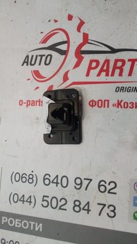 Кронштейн решітки радіатора KB8A50161 MAZDA