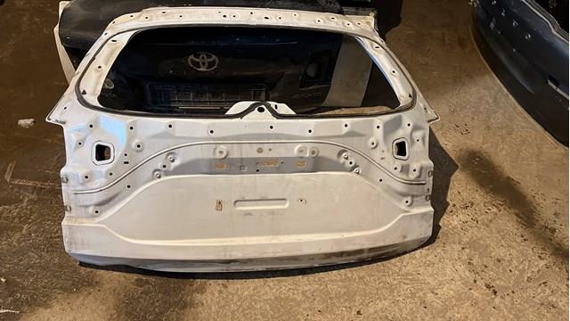 Задні двері багажника KBY56202XB MAZDA