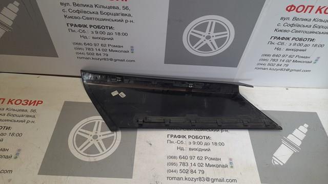 Накладка стійки кузова зовнішня, задня ліва LR076491 LAND ROVER