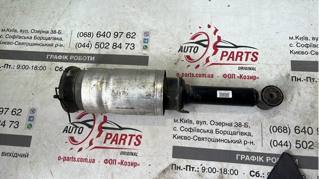 Стійка передня права LR087081 LAND ROVER