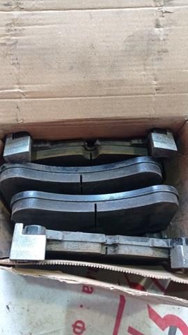 Тормозні колодки LR157174 LAND ROVER
