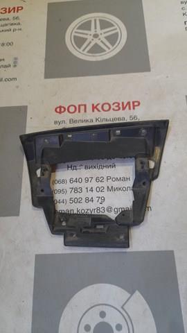Кронштейн бампера заднього, правий TK6250321 MAZDA