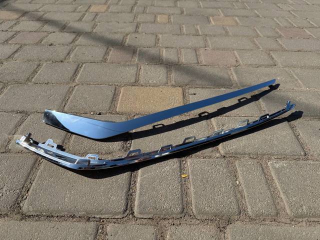 Молдинг переднього бампера, правий 86552C2AA0 MARKET (OEM)