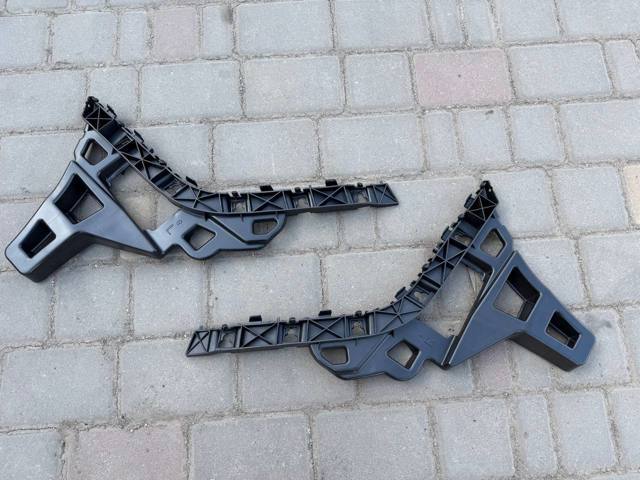 Лівий кронштейн заднього бампера 86613C1700 MARKET (OEM)