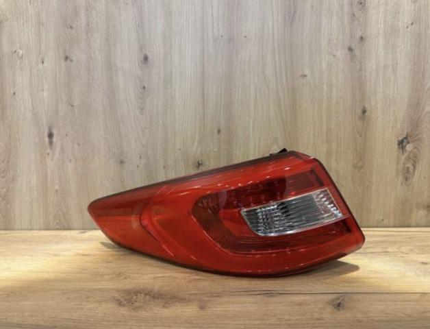 Задній лівий зовнішній ліхтар 92401C1150 HYUNDAI