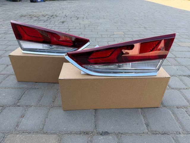 Фара задня права внутрішня 92404C1500 КИТАЙ