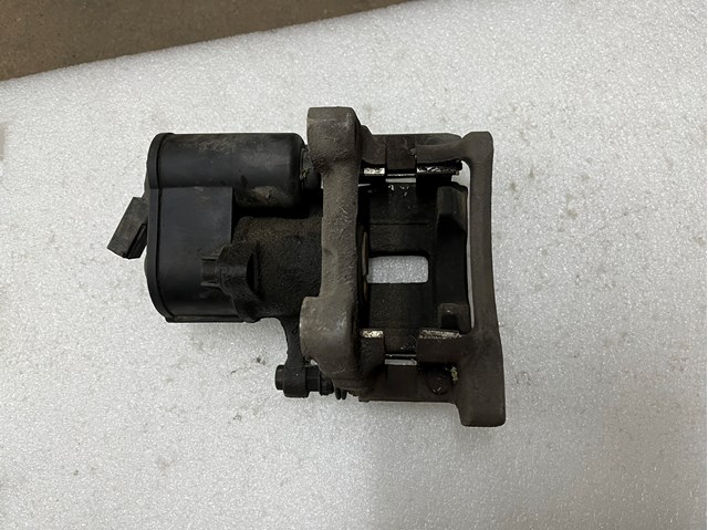 Скоба супорту заднього 3AA615426B VAG