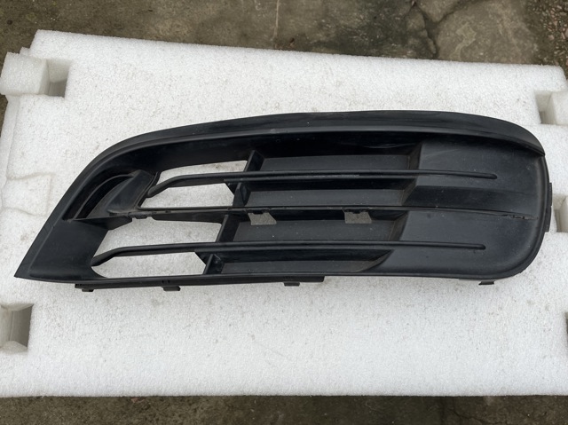 Решітка переднього бампера, ліва 51117331727 BMW