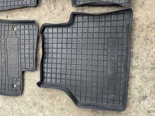 Килимок задній, комплект 2 шт. 5N006151282V VAG