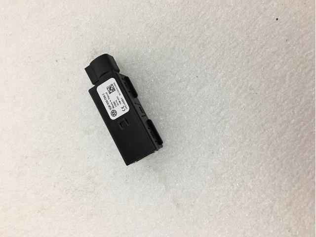 Зарядний пристрій USB 5Q0035726C VAG