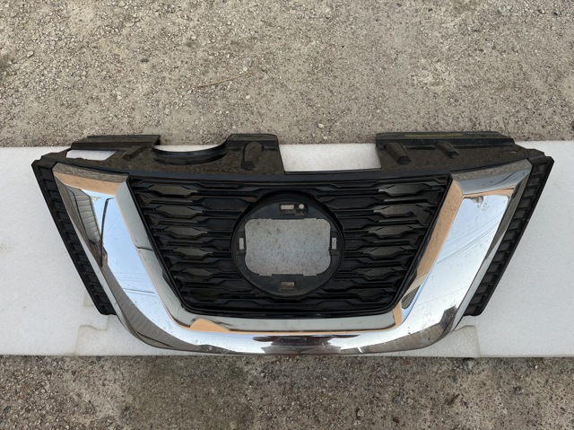 Решітка радіатора 623109TG0A NISSAN