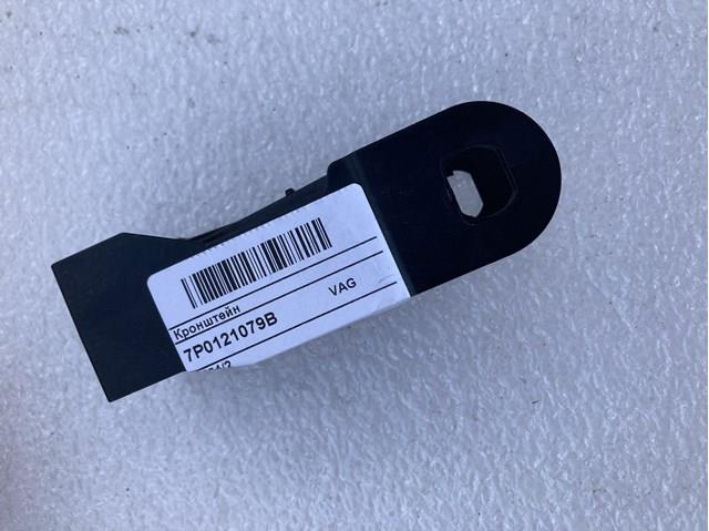 Подушка кріплення радіатора верхня 7P0121079B VAG