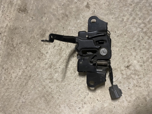 Замок кришки капота KD3F56620A MAZDA