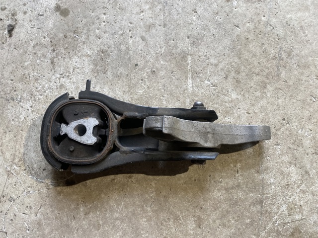 Задня опора двигуна KN3R39040 MAZDA
