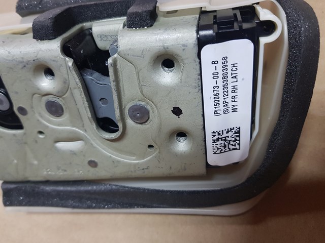 Замок передніх пасажирських дверей 150067300B TESLA