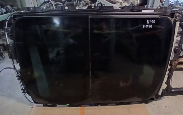 Деталі люків облицювання кузова 31675440 VOLVO