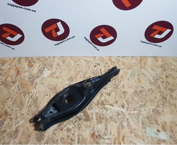 Важіль задньої підвіски нижній, лівий 52355TVAA02 HONDA