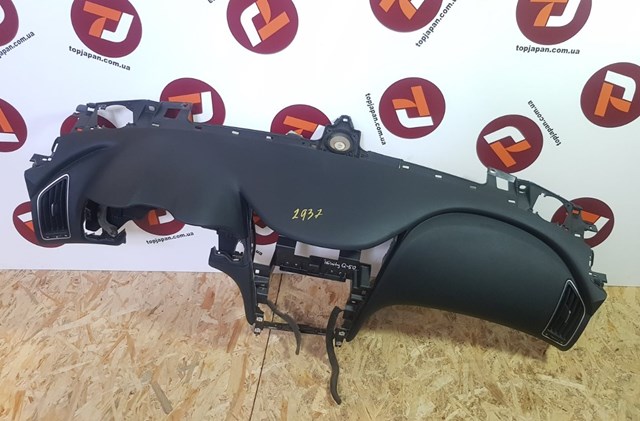 Панель приладів торпеди 682004GF0A NISSAN