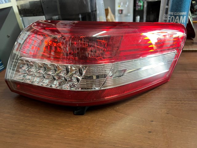 Ліхтар задній правий, зовнішній 8155006340 TOYOTA