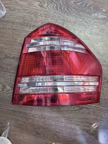 Ліхтар задній правий A1648200664 MERCEDES