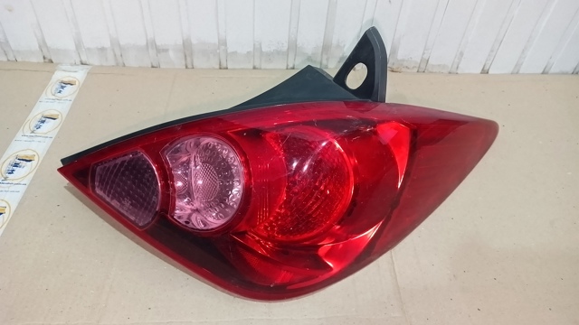 Ліхтар задній правий 26550EM30A NISSAN