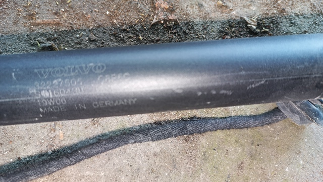 Амортизатор двері п'ятої 32227505 VOLVO