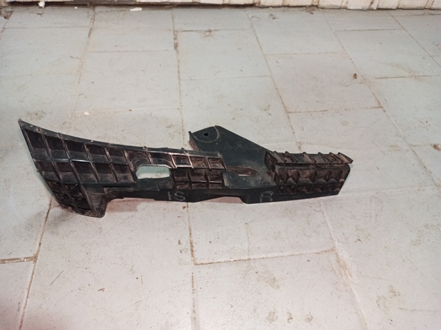 Кронштейн кріплення бампера переднього правий 5211553020 TOYOTA