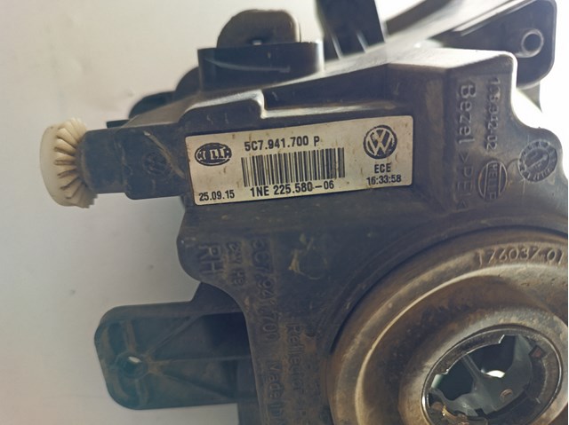Протитуманка права 5C7941700P VAG