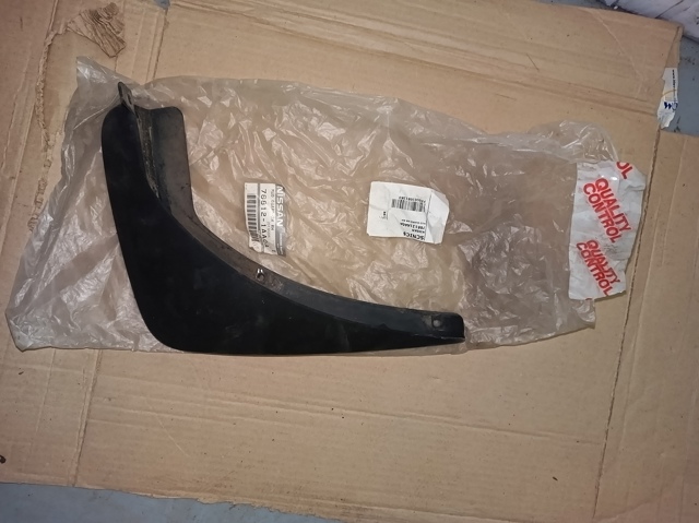 Бризговик задній, правий 788121AA0A NISSAN