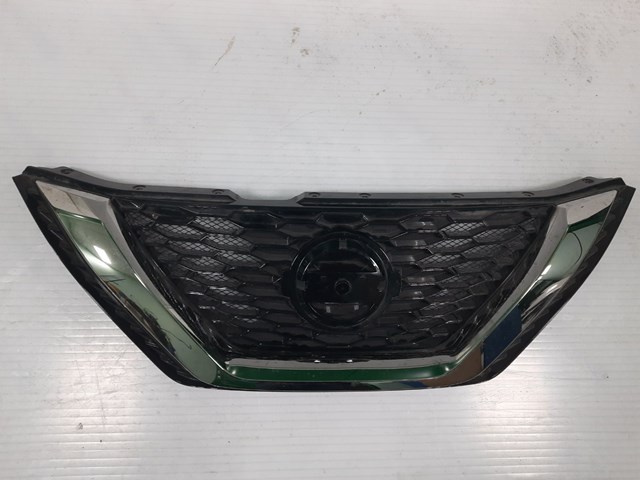 Решітка радіатора 62310HV2 NISSAN