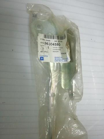 Завіс капота, правий 96304580 GM