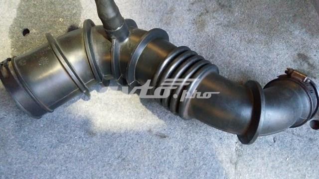Патрубок повітряний, вихід повітряного фільтра 04854188AB CHRYSLER