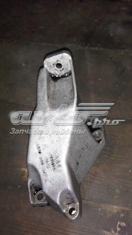 Кронштейн подушки (опори) двигуна, лівої 8D0199307L VAG