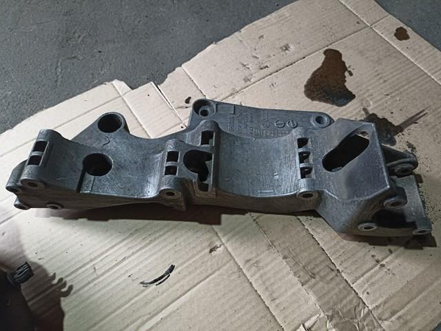 Кронштейн генератора (натяжний) R045903143C VAG