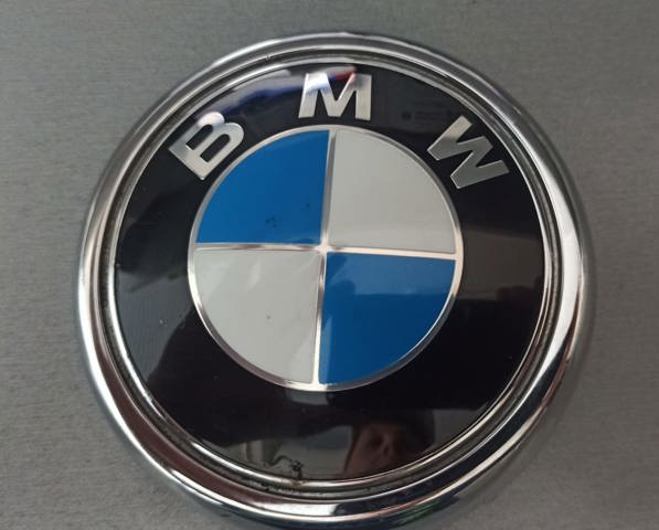 Фірмовий значок на кришку багажника 7196559 BMW