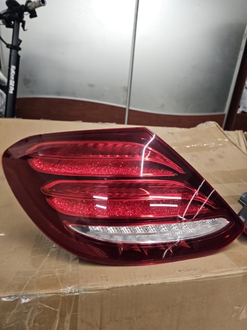 Ліхтар задній лівий A2139068100 MERCEDES