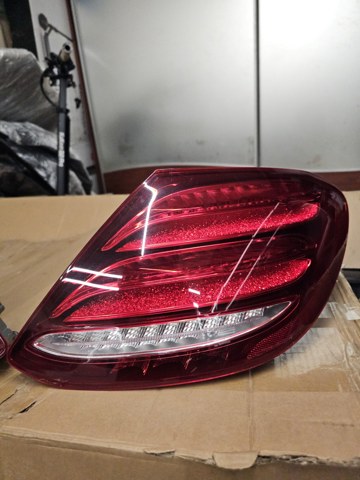 Задній правий стоп A2139068200 MERCEDES