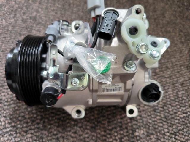 Компресор кліматичної установки 883200E110 TOYOTA