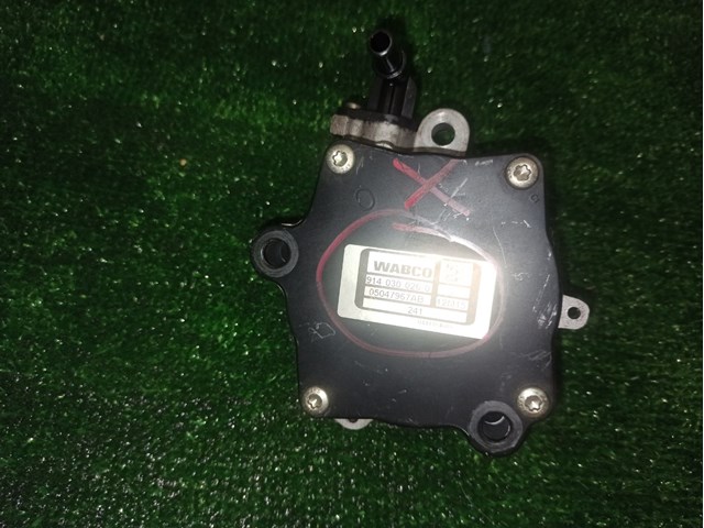 Насос вакуумний 05047967AB CHRYSLER