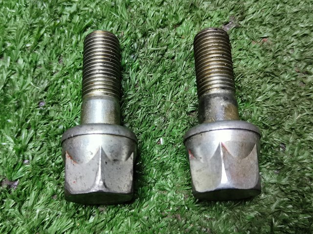 Болт коленвала 1101A022 MITSUBISHI