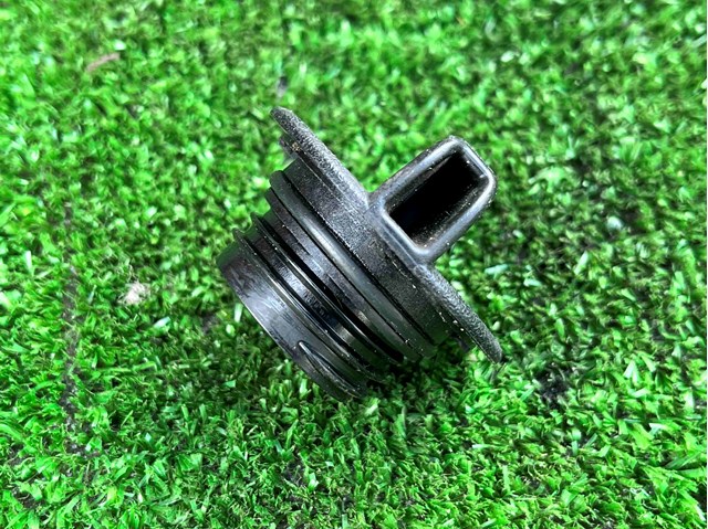 Кришка маслозаливной горловини 1250A010 MITSUBISHI