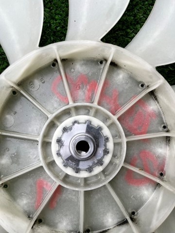 Вентилятор / крильчатка радіатора охолодження, правий 1355A266 MITSUBISHI