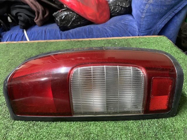 Ліхтар задній правий 265503S225 NISSAN