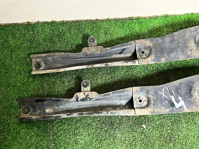 Підрамник двигуна 4000A021 MITSUBISHI
