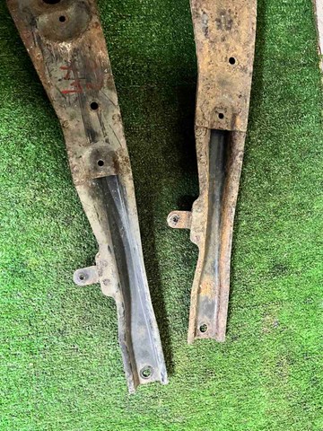 Балка кріплення двигуна 4000A094 MITSUBISHI