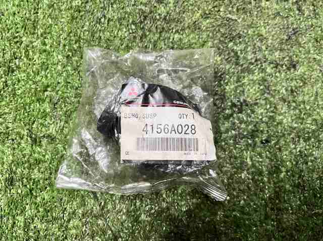 Гумка заднього стабілізатора 4156A028 MITSUBISHI