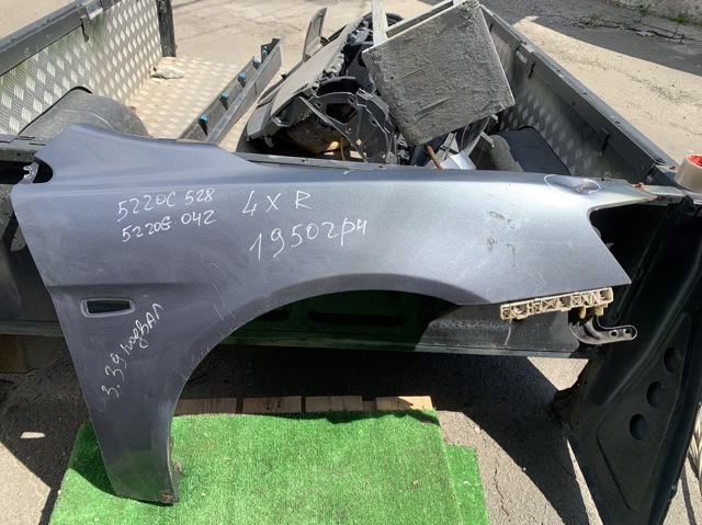 Переднє праве крило 5220G042 MITSUBISHI